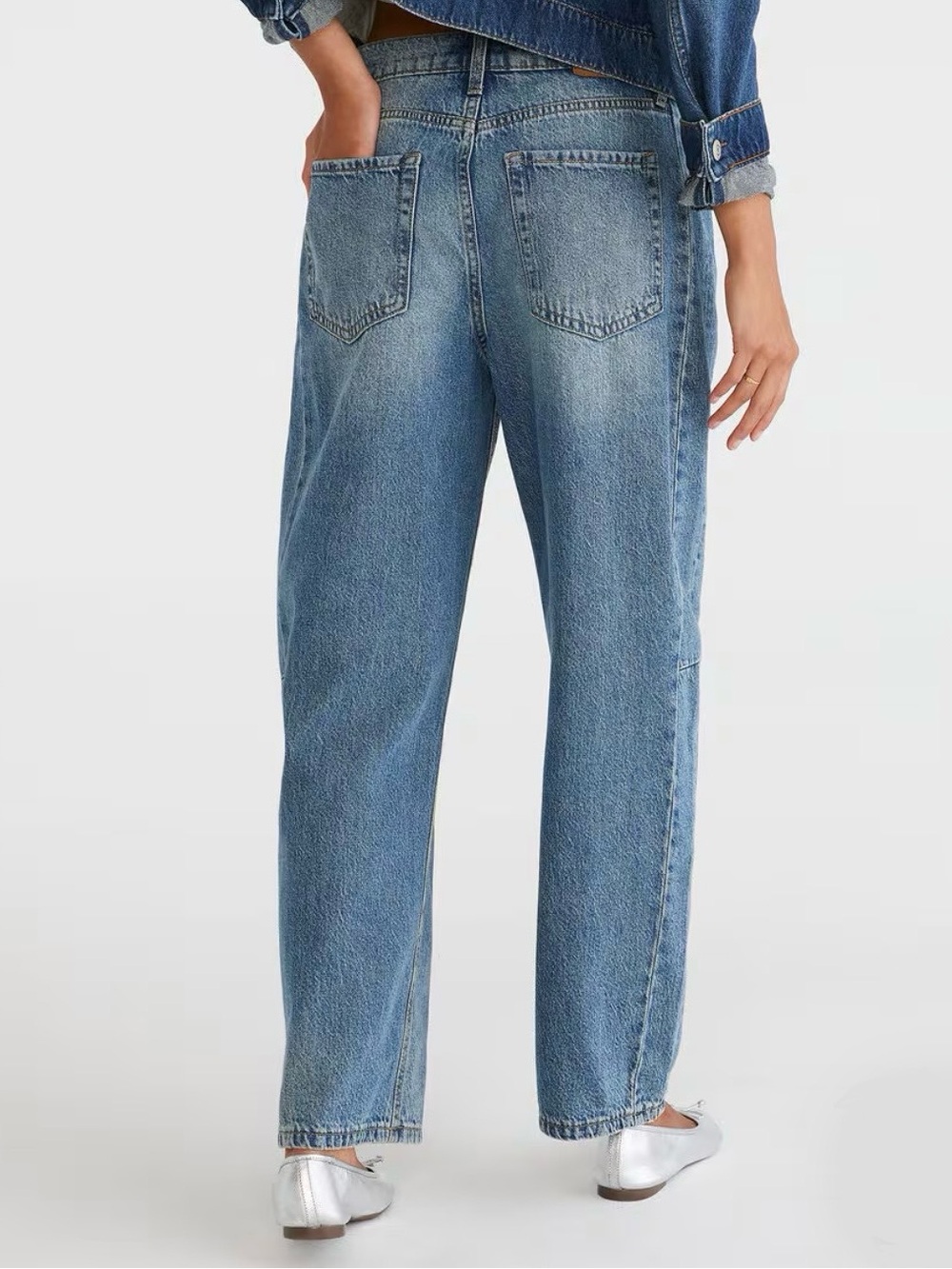 Mid Rise Barrel Leg Jeans - Picture 2 of 3